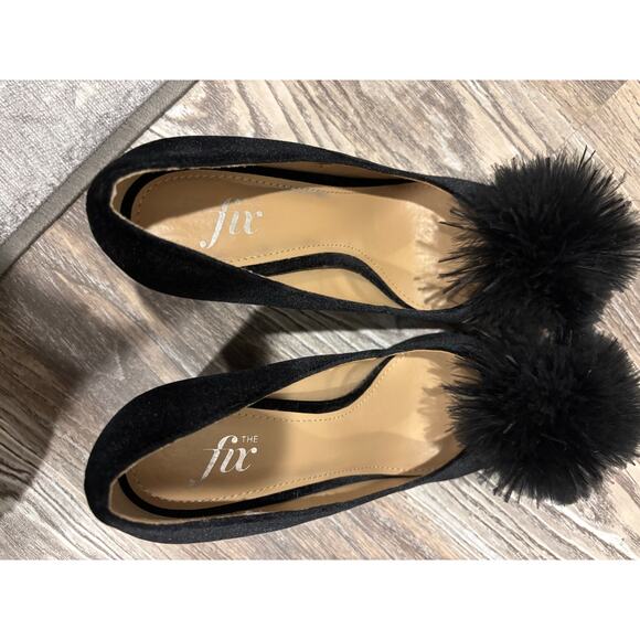 The Fix Velvet Block Heel Pump Feather Puff Detail - Picture 4 of 6